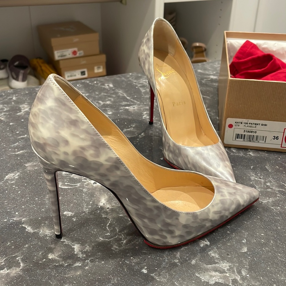 Christian Louboutin Kate patent Gigi size 6 grey and white